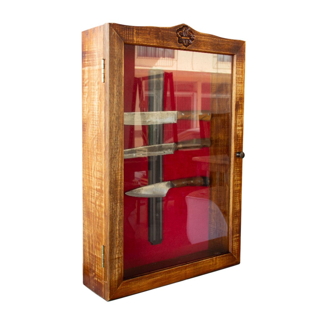Expositor de parede rustico em madeira para coleção de facas
