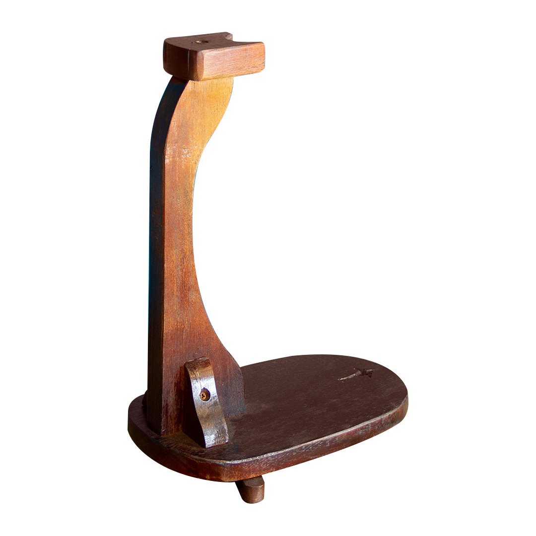 Suporte de mesa para machado em madeira