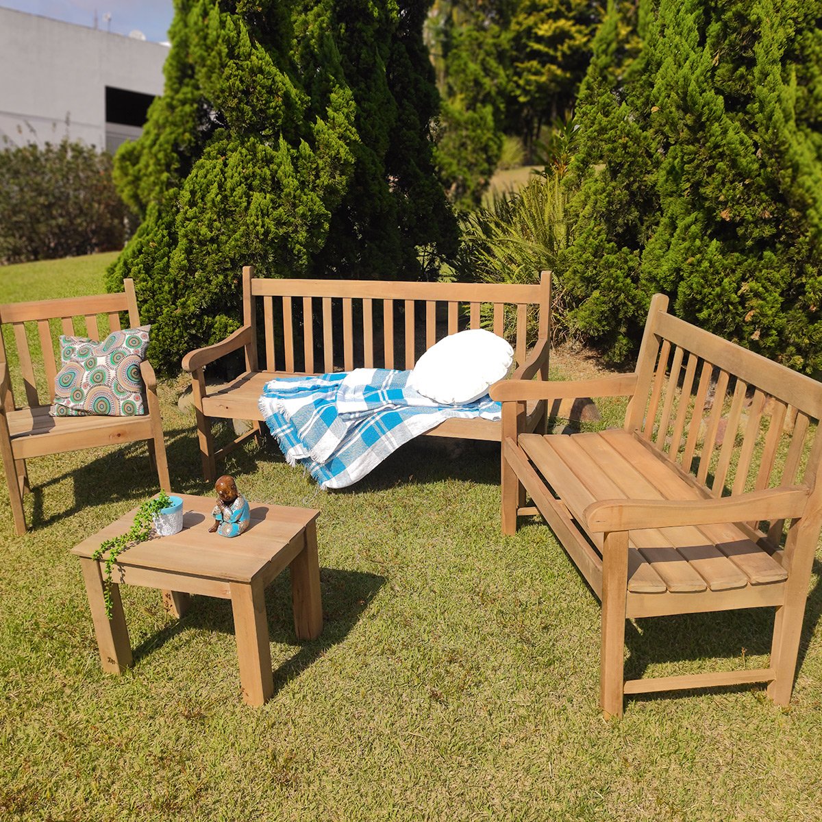 conjunto bancos de jardim rustico em madeira foto externa