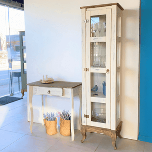 1 kit aparador e cristaleira torre de madeira pes luis xv branco envelhecido e mel 3