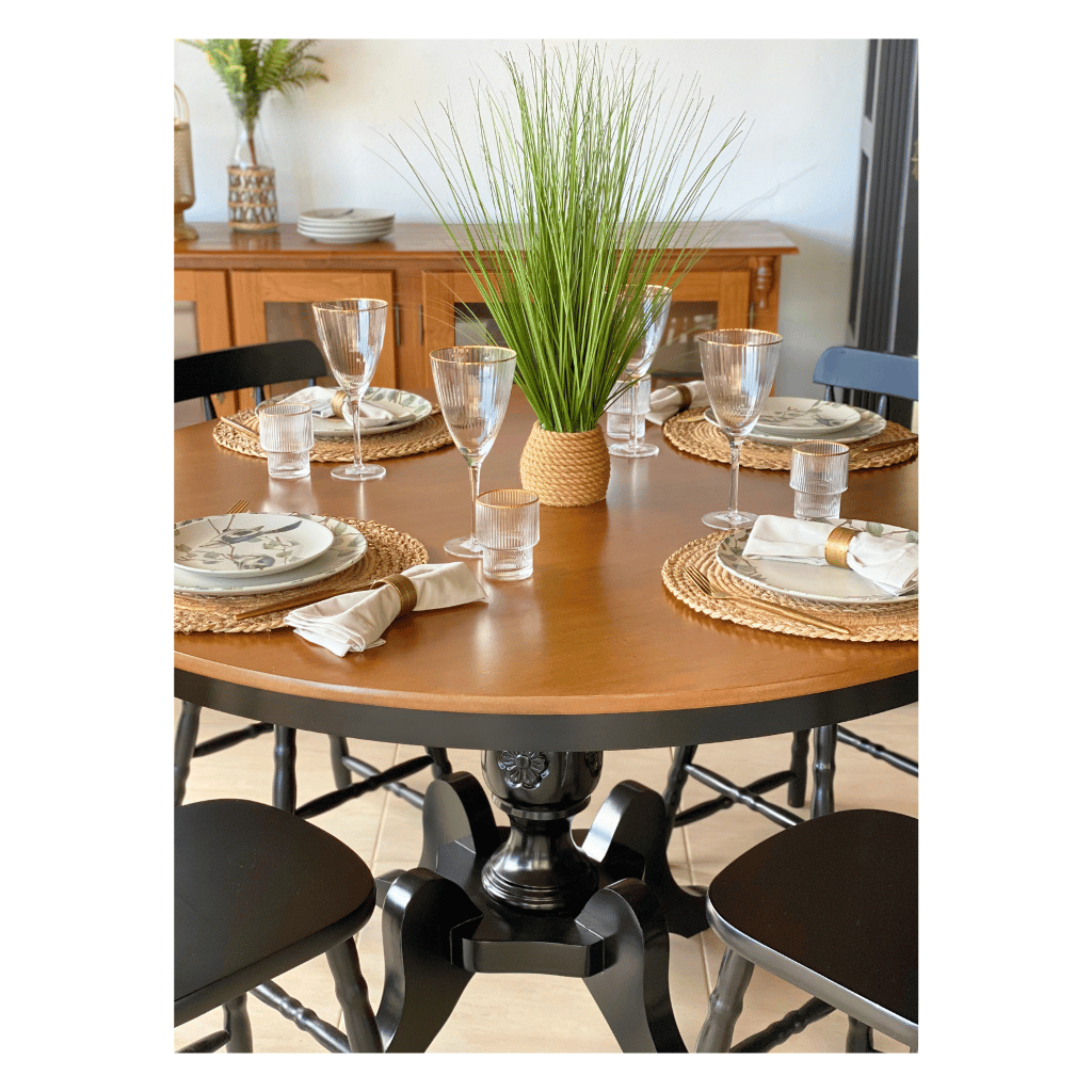 mesa redonda de jantar em madeira 6 lugares e cadeira country preta 2