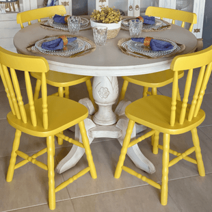 mesa de jantar redonda classica e cadeira colorida amarela 3
