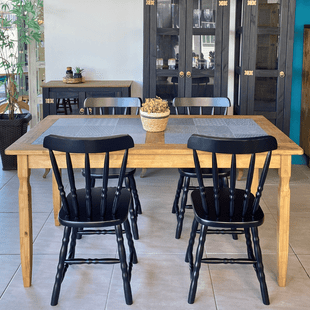 mesa ladrilhos em madeira 6 lugares e cadeiras country dolly pretas 1